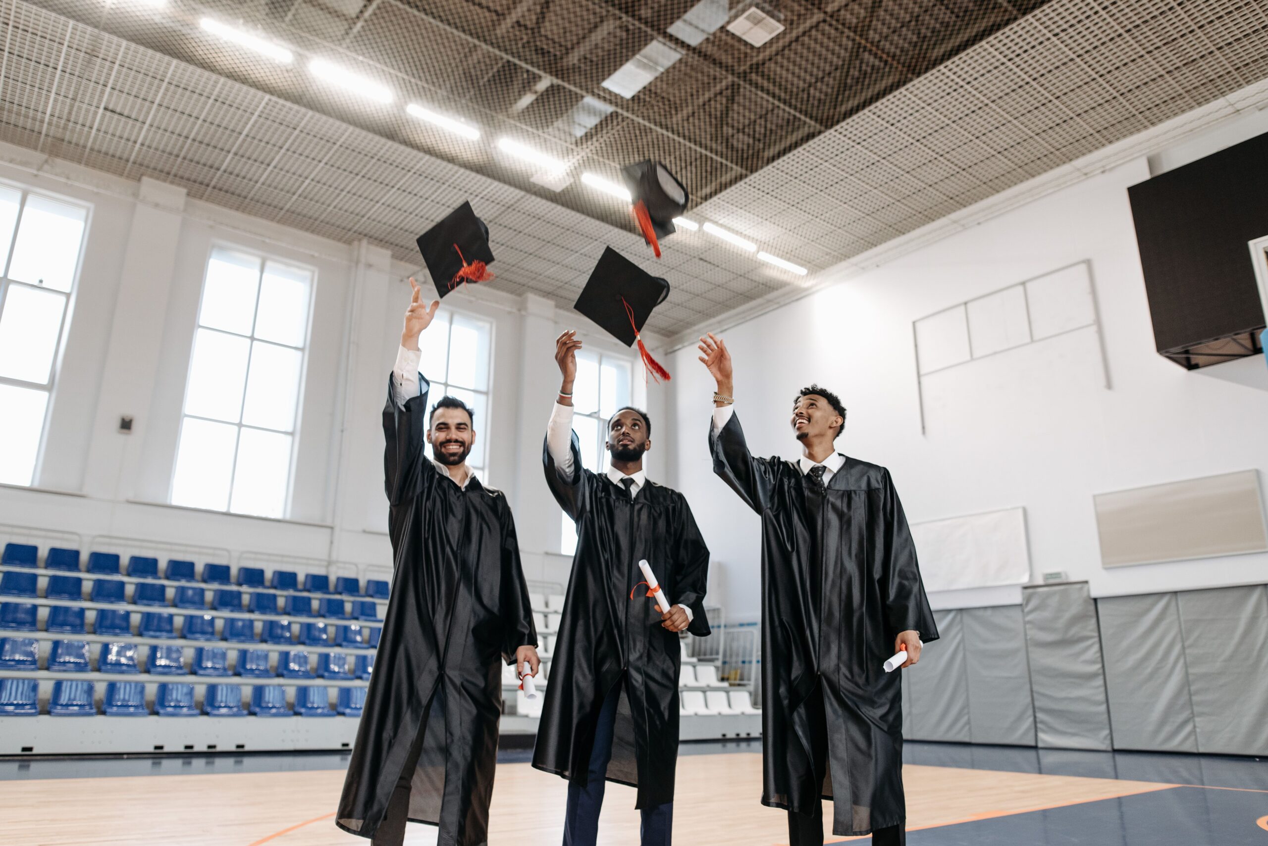 خريج جامعي يخطط لمساره المهني خلال أول 90 يومًا بعد التخرج